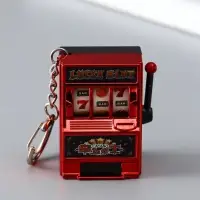 Брелок пластик "Игровой автомат - казино" красный 2,7х3,4х5 см