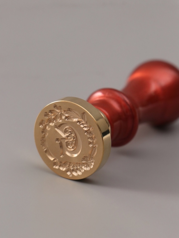 Печать для сургуча с пластиковой ручкой "Венок с буквой G" 2,5х2,5х6,3 см