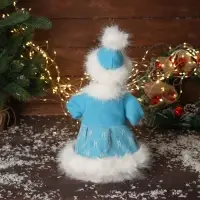 Снегурочка "В пушистой шубке, с фонариком" двигается, с подсветкой, 30х18 см, голубой
