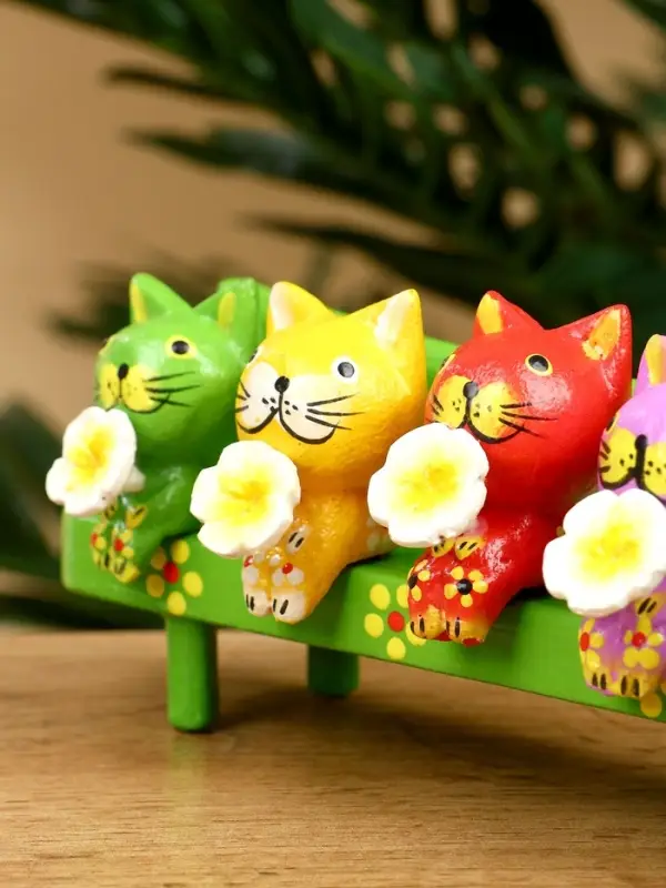 Сувенир "Котята на скамейке" дерево 19х8х6 см, цв. зелёный