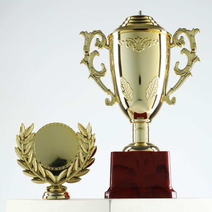 Кубок 014, наградная фигура, золото, подставка пластик, 32,5 &times; 16 &times; 8,5 см.