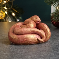 Новый год. Символ 2025. Фигура "Змея Лея" бордовый с позолотой, 4х6,5х7,5см