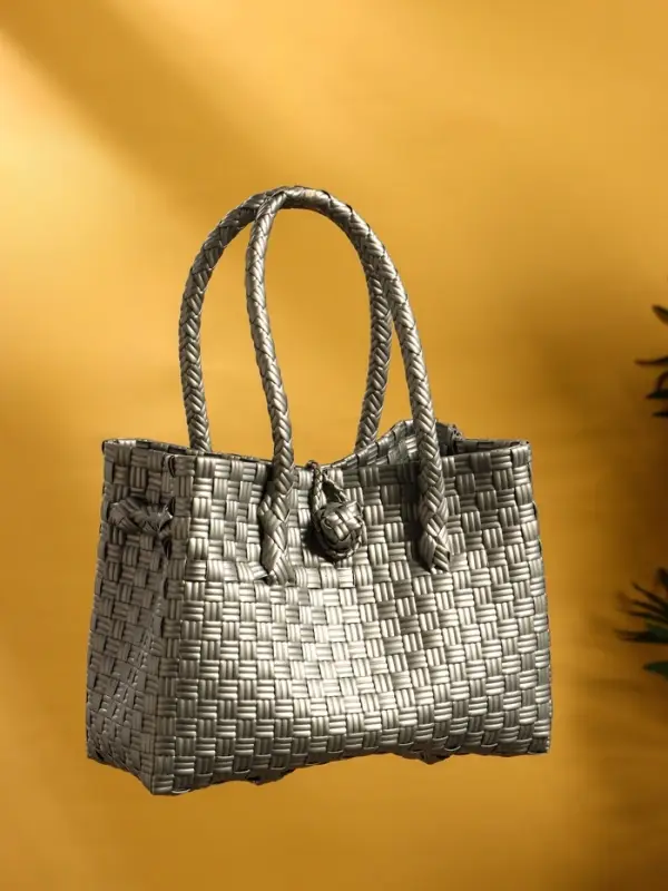 Сумка плетёная пластиковая 23х11х30 см, цв. серебристый