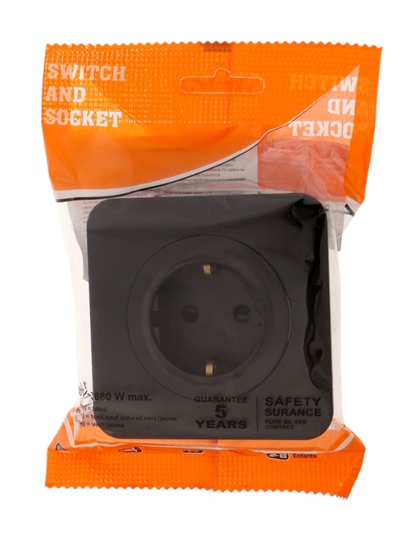 Розетка одноместная, серия "Circular", 16 А, скрытая, с з/к, черная