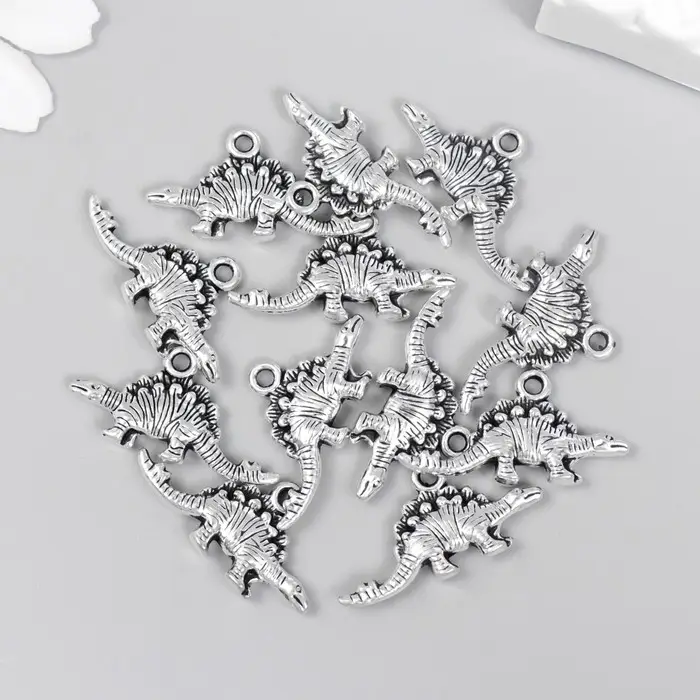 Металлический элемент, декоративная подвеска &laquo;Арт Узор. Стегозавр&raquo;, серебро, 2.6&times;1.2 см