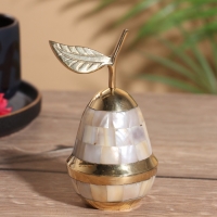 Шкатулка &laquo;Груша&raquo;, латунь с перламутром, 6&times;6&times;12 см, белая