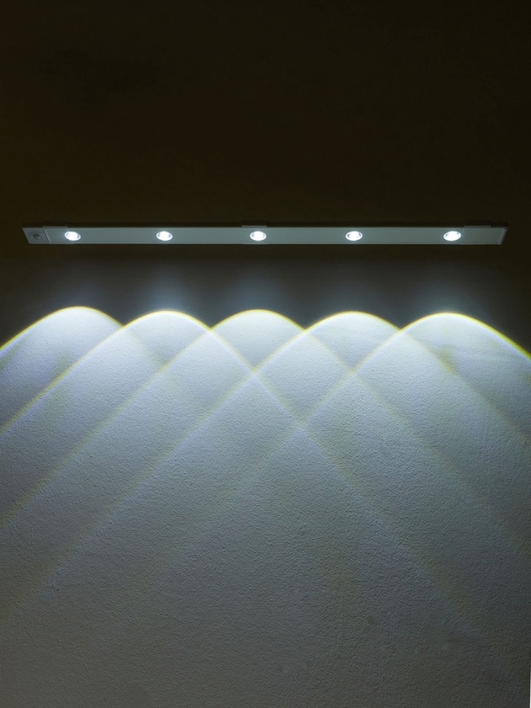 Светильник светодиодный с датчиком движения, 5Вт, от аккум. батареи, 60 см, 3000К-6500К