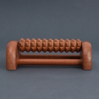 Массажёр для ног &laquo;Барабан&raquo;, 1 ролик с шипами, деревянный, 14,5 &times; 8,2 &times; 5 см