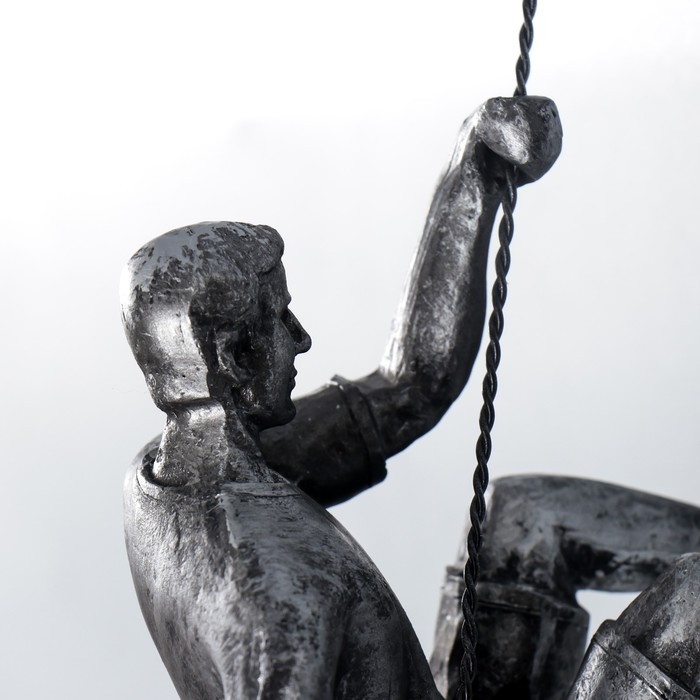 Сувенир полистоун "Покорение вершины" правый, чернённое серебро 18х8 см