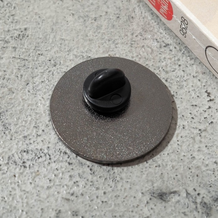 Значок &laquo;Котик&raquo; клуб интересов, цветной в сером металле