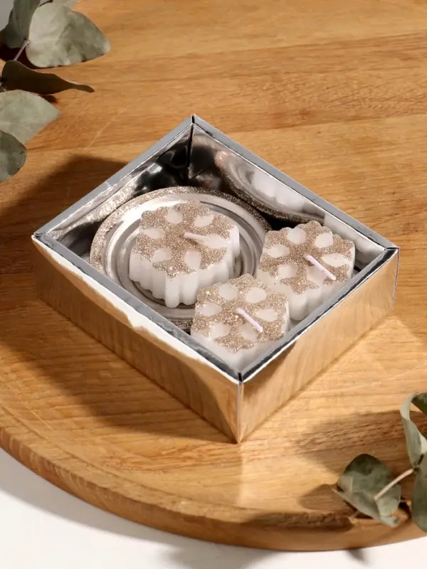 Набор свечей Набор свечей "Снежинки и подсвечник" 3 шт 12х10х4 см