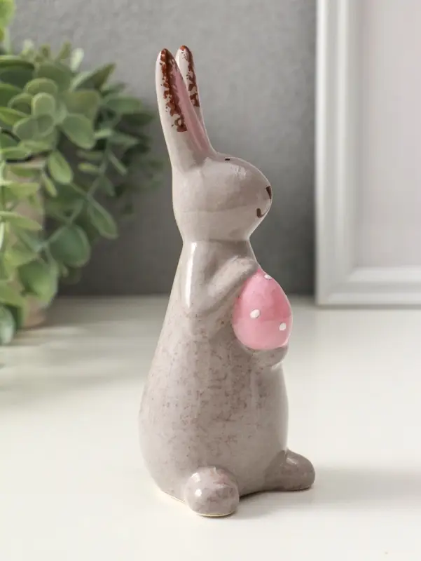Сувенир керамика "Зайка с пасхальным яичком" серый 5,5х6,2х15 см