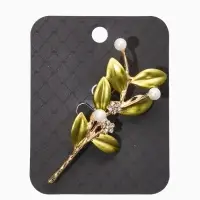 Брошь "Веточка с жемчугом", цвет бело-зелёный в золоте