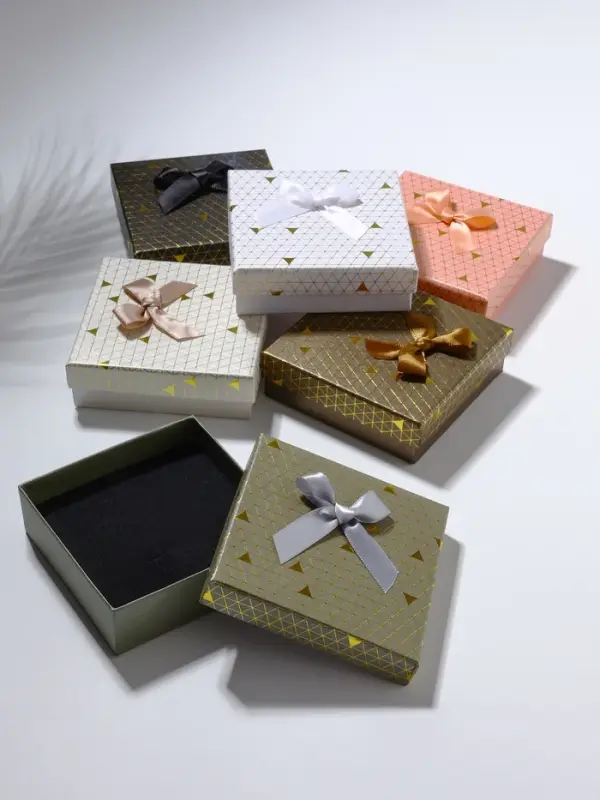 Коробочка подарочная под набор &laquo;Треугольники&raquo; блестящие, 9&times;9 (размер полезной части 8,5&times;8,5см), цвет МИКС