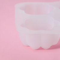 Молд Доляна &laquo;Лапки&raquo;, силикон, 9,5&times;9&times;2,5 см, ячейка 4&times;4 см, цвет белый