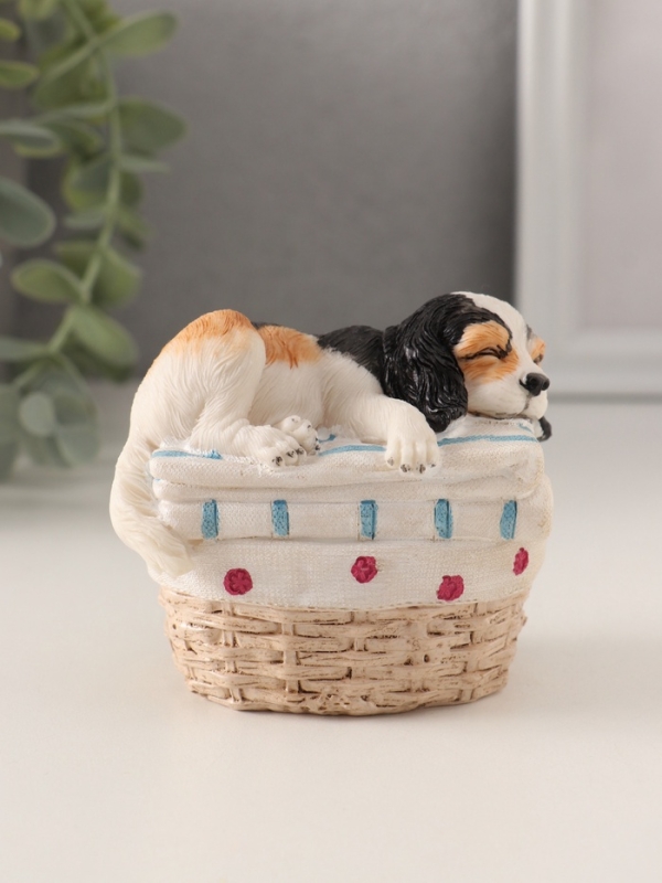 Сувенир полистоун "Пёсик спит в корзине с бельём" 8,5х6х7,5 см
