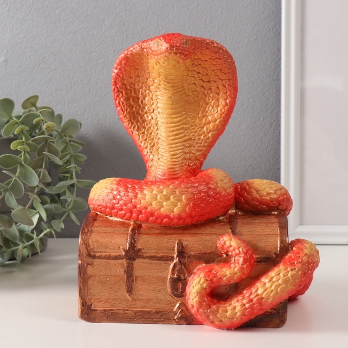 Фигурка "КОБРА НА СУНДУКЕ"  20  х 17  х 12 см.