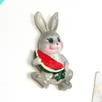 Магнит полистоун "Зайчонок с фруктами" МИКС 6,6х4,5 см