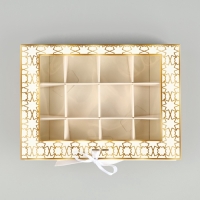 Коробка под 12 конфет с ячейками &laquo;Счастливого праздника!&raquo; 18.5 х 13.5 х 3.5 см