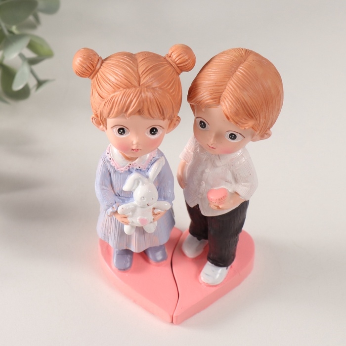 Сувенир полистоун "Парочка с зайком и шкатулкой" набор 2 шт 5,5х6,5х11 см