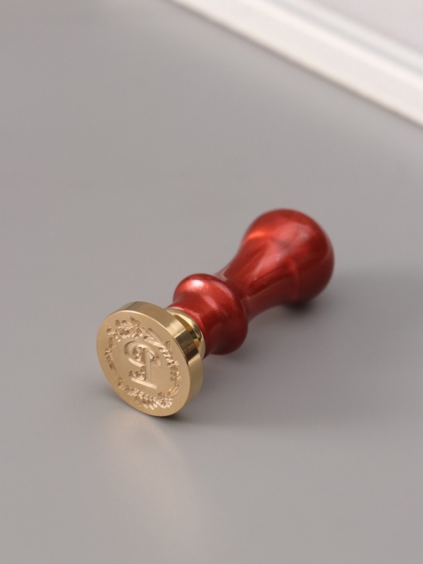 Печать для сургуча с пластиковой ручкой "Венок с буквой P" 2,5х2,5х6,3 см