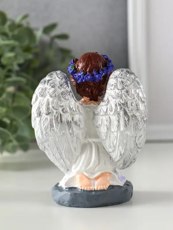Сувенир полистоун "Девочка-ангел в цветочном платье, венке - молитва" фиолет 8,5х6,2х10,5 см   10902