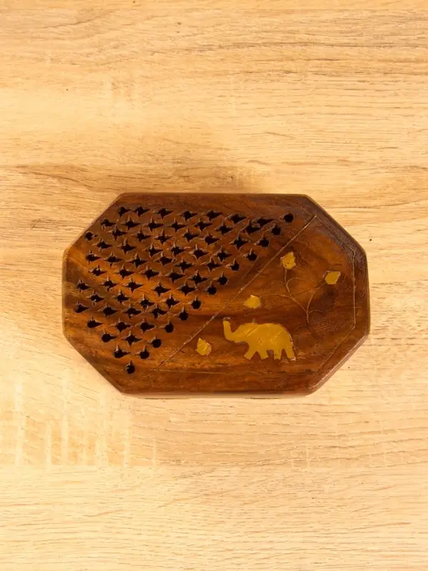 Шкатулка резная "Слоник в саду" 15х10х5 см, дерево шишам