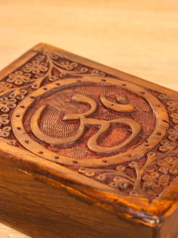Шкатулка резная "Ом" 18х13х6 см, дерево шишам