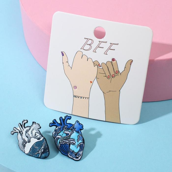 Значки-неразлучники &laquo;Сердца&raquo; бэст фрэндс, цвет бело-голубой в чёрном металле