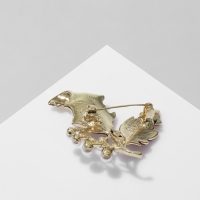 Брошь &laquo;Листья&raquo; в жемчуге, цвет бордово-белый в золоте