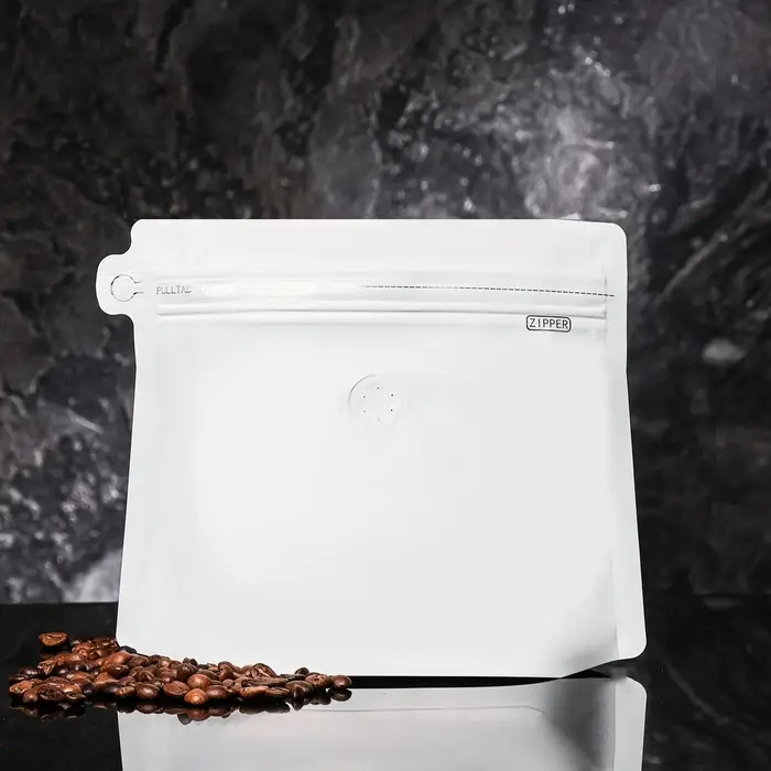 Пакет восьмишовный с замком, белый,17.5 х (19.5&times;22.5) х 4.5