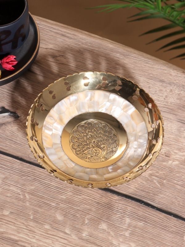 Чаша "Золотой павлин" латунь с перламутром 16,5х16,5х5 см