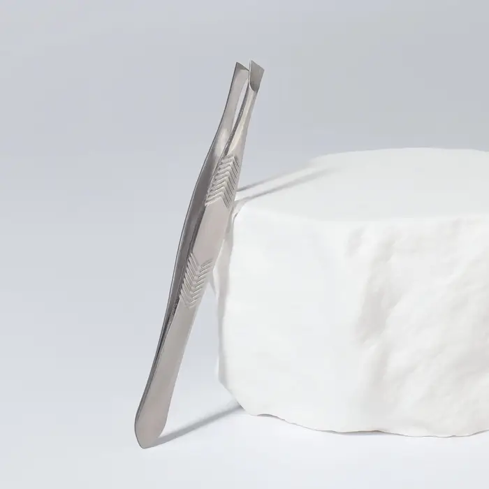 Пинцет для бровей, скошенный, узкий, диагональный, 9 см