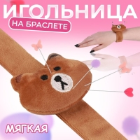 Игольница на браслете &laquo;Мишка&raquo;, 23&times;6.5 см, коричневая