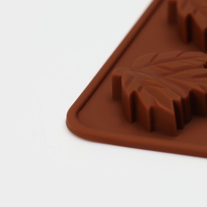 Форма для конфет и шоколада Доляна &laquo;Кленовый сироп&raquo;, силикон, 19,5&times;17,7&times;1 см, 18 ячеек, цвет коричневый