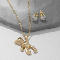 Гарнитур 2 предмета: серьги, кулон &laquo;Медведь&raquo; на лапе, цвет белый золоте, 40 см