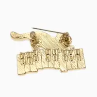 Брошь перламутровый "Котёнок" с пианино, цвет чёрно-белый в золоте