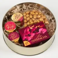 Набор &laquo;8 марта&raquo;: крем-мед, чай, орехи в шоколаде