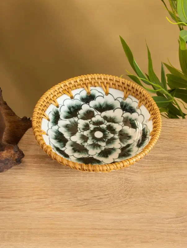 Тарелка керамическая с ротангом 18х18х3,7 см, МИКС