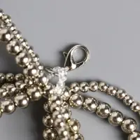 Брелок на карабине "Двойной бант" серебро, бусины d=0,4 и 0,5 см 11,5х9,5х1 см