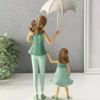 Сувенир полистоун "Мама с детьми в вязанных нарядах, под зонтом" 7,5х12,5х24 см