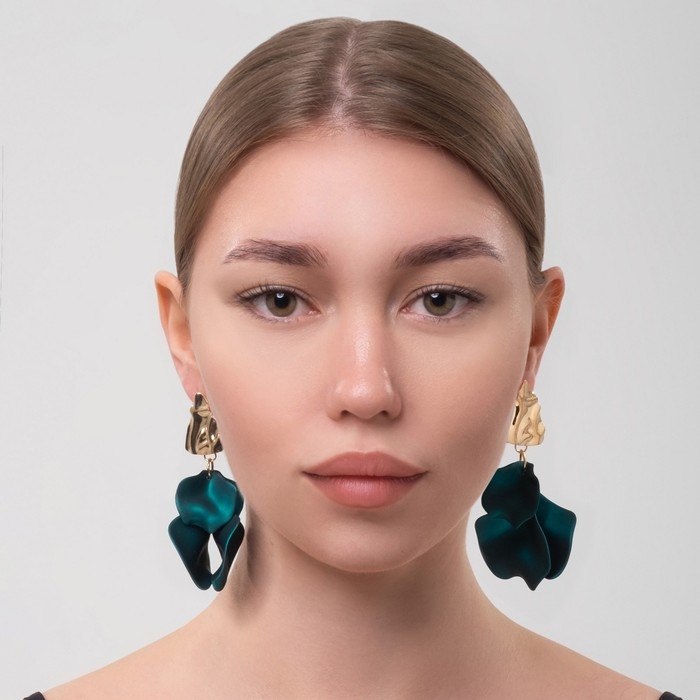 Серьги ассорти &laquo;Ветер&raquo; мятые треугольники, цвет зелёный