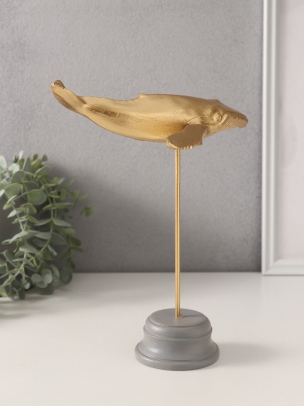 Сувенир полистоун "Золотой кит" 20х11х22,5 см