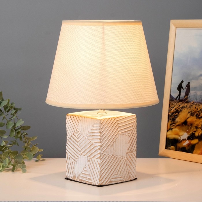 Настольная лампа Версалия E14 40Вт бело-золотая 22х22х31 см RISALUX