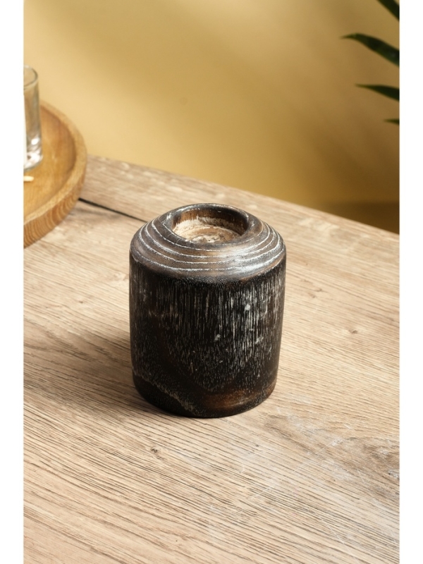 Подсвечник из дерева Джати, d 3 см, 8х8х10 см, цв. темно-коричневый Подсвечник из дерева Джати, d 3 см, 8х8х10 см, цв. темно-коричневый