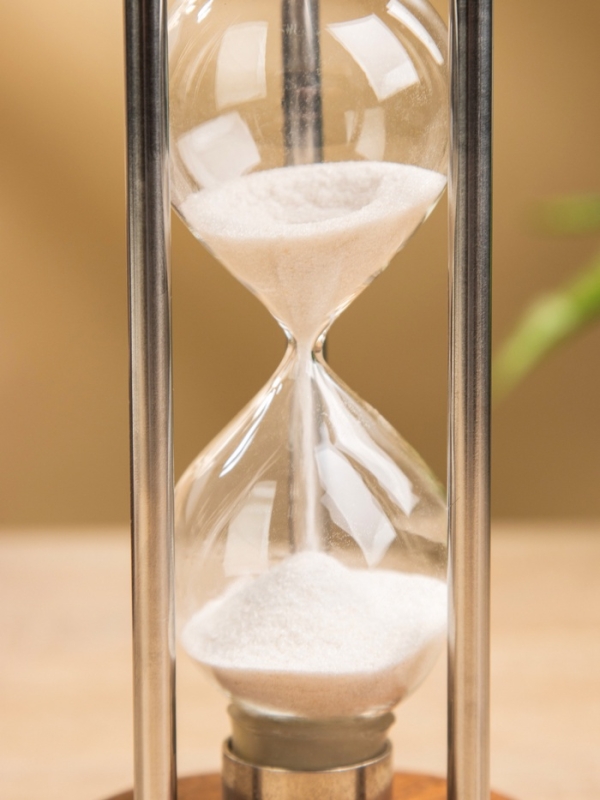 Песочные часы &laquo;Стороны света&raquo;, 6.5&times;6.5&times;18.6 см, дерево, стекло, сталь