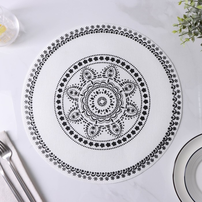 Салфетка сервировочная на стол &laquo;Михенди&raquo;, 38&times;38 см, чёрно-белая