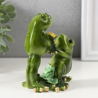 Сувенир полистоун "Лягушки с букетом" 5х12х12 см