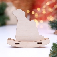 Новый год. Сувенир символ года качалка "Змейка в шапочке с подарком", 9,7 х 8,8 х 2 см