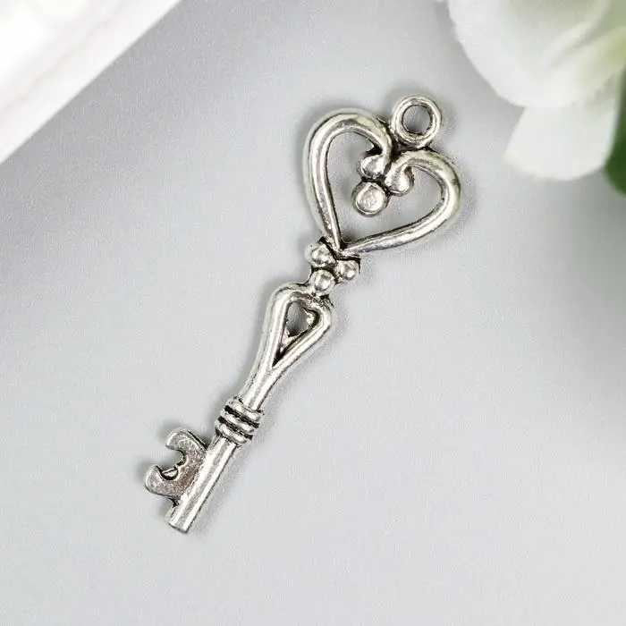 Металлический элемент, декоративная подвеска &laquo;Арт Узор. Ключик-сердечко&raquo;, 4&times;1.3&times;0.5 см